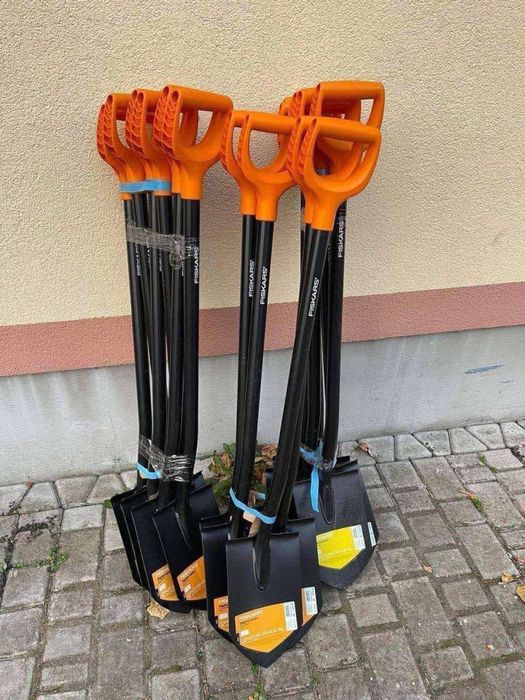 Лопата Fiskars Solid