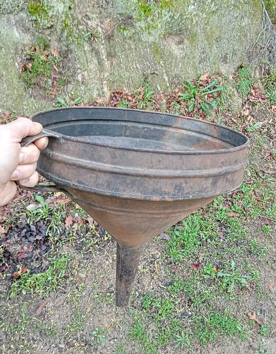 Várias peças antigas de metal - Latoeiro