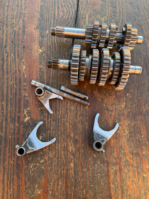 kompletna skrzynia wodzik wodziki biegi Yamaha YZ 125 R 2000‑2001