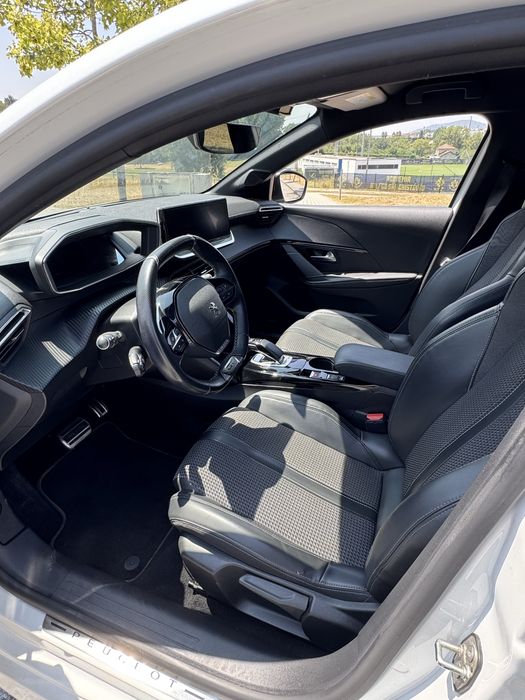 Peugeot e-208 — fotografia 7