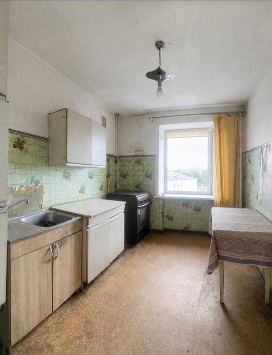 Продається 3-кімнатна квартира 67,4 м² Центр 5/9 поверх Ромни