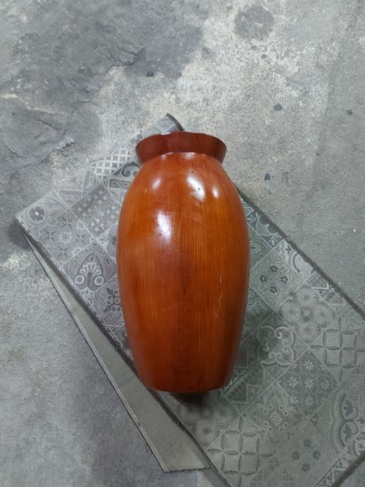 Vaso/jarrão em barro .