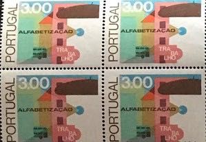 Quadra de selos novos de 3$00 - denteado 13 1/2 - Alfabetização - 1976