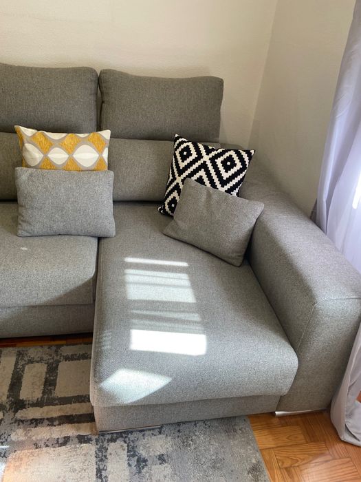 Sofá cinza com chaise longue