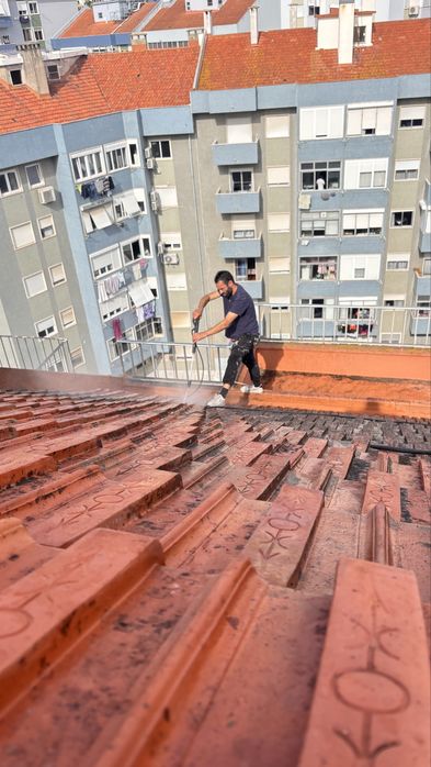 Servicos de pintura interiores e exteriores