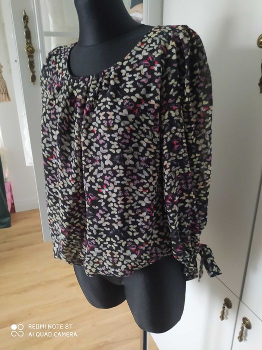 Select czarna w kolorowe motyle bluzka, rozmiar M