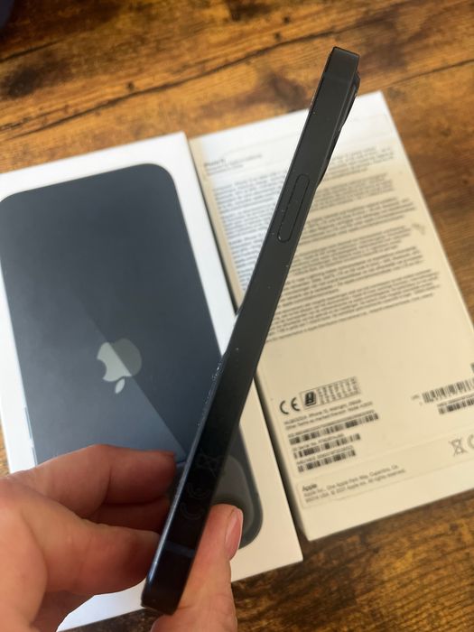 iPhone 13 128GB чорний ідеальний стан все рідне + чехол+ захісне скло нове