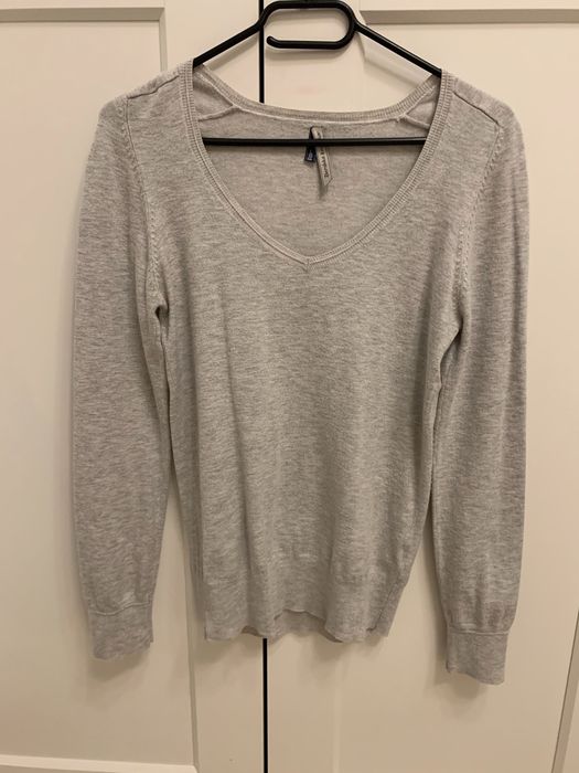 Szary sweterek Bershka