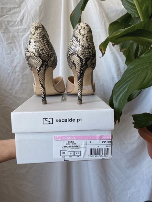 Sapatos de salto alto da SeaSide