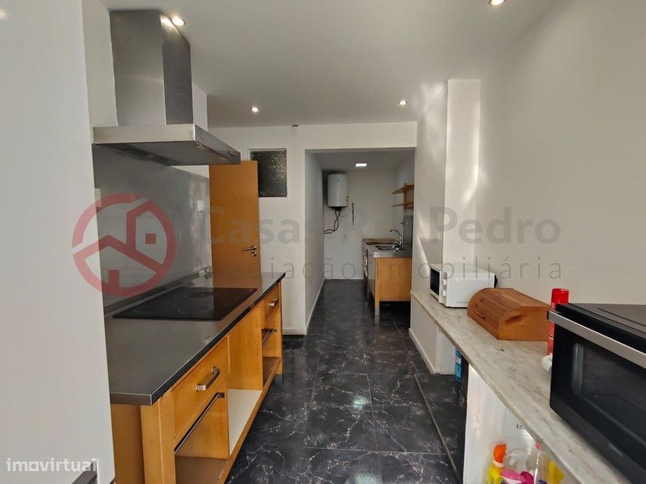 Apartamento T1+3 com 126,30m², Excelente Potencial no Barreiro