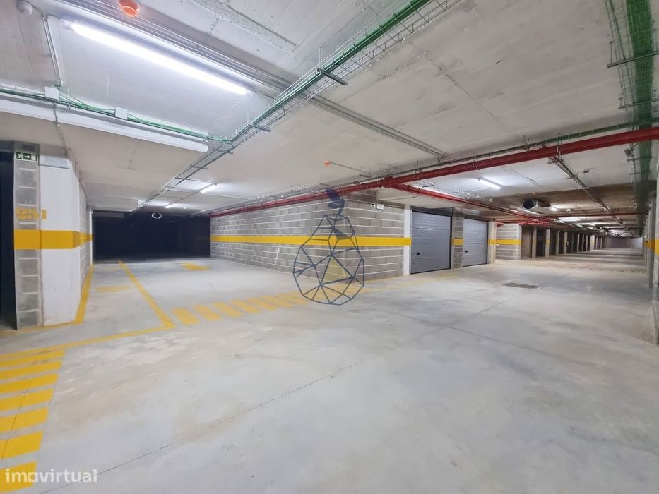 Garagens Box à Venda em Portimão — de 16 m² a 28 m², entre a estação d