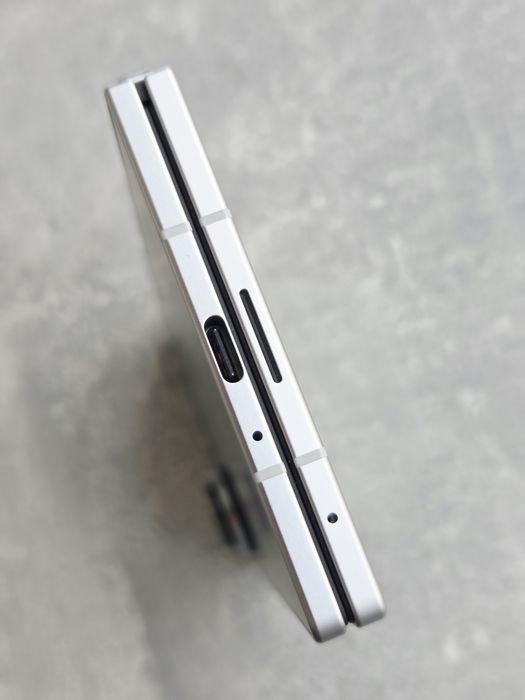 Samsung Galaxy Z FOLD 7 12/256Gb Silver Shadow. 2 фізичні сім та eSIM