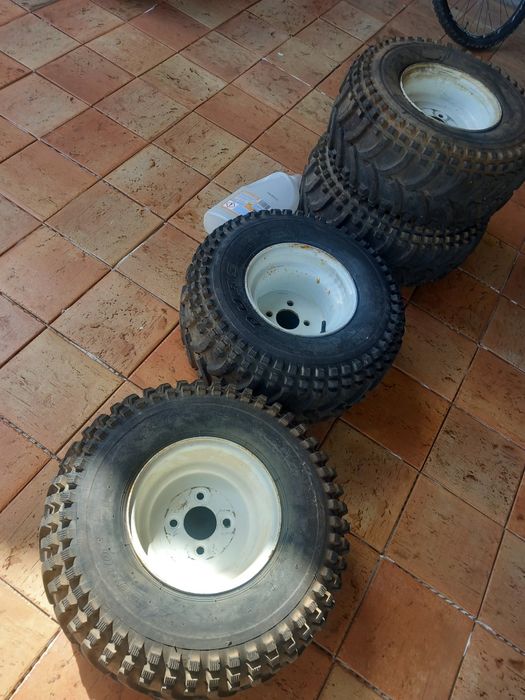 Vendo jantes com pneus moto-4 como novos