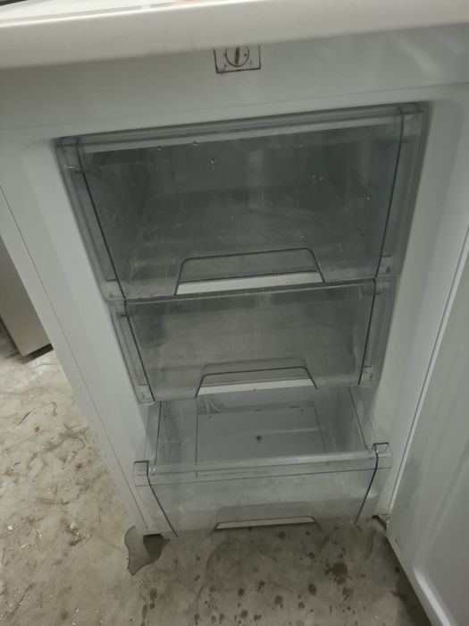 Mini congelador orima a um preço acessível 0.85 altura  0.50 largura  e 0.54 profundidade