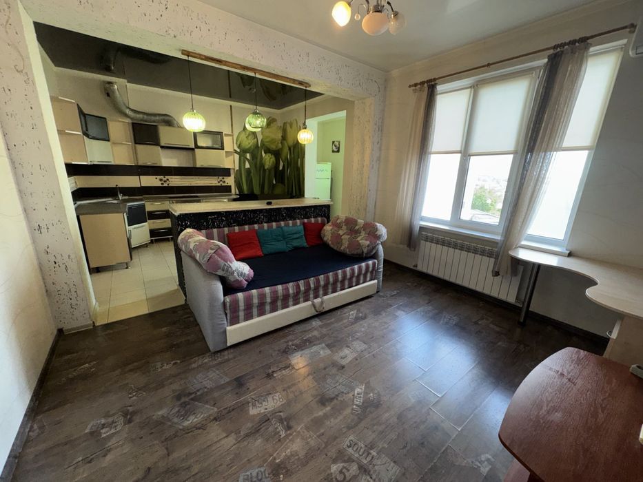 Продам квартиру  на Грушевского