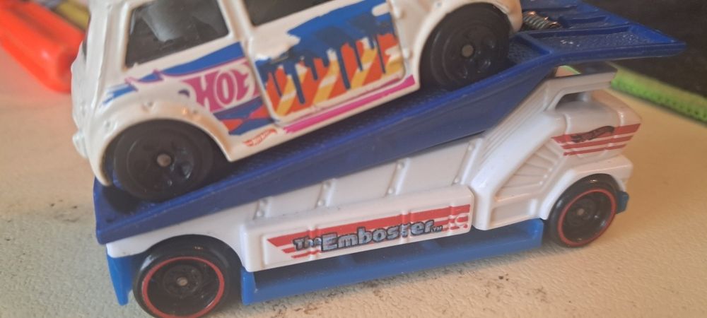 Hot Wheels "The Embosser".  Лот 2машинки Новое!
