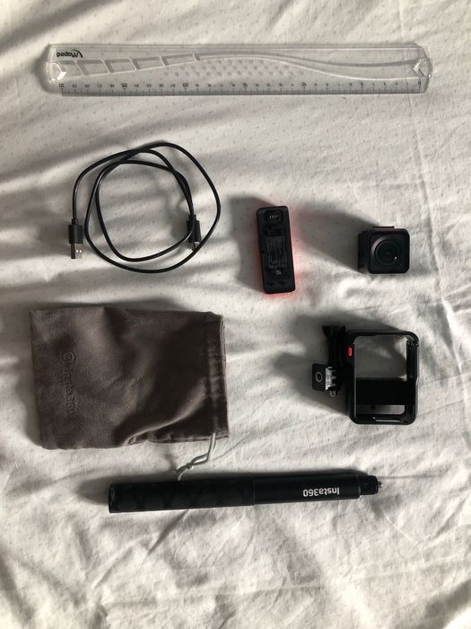 Câmara Insta360 e acessórios (atenção, slot microSD corroído)
