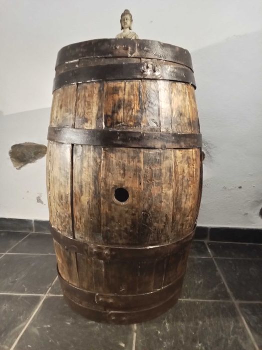 Barril de Vinho em Carvalho Restaurado – Peça Decorativa / Mesa Lateral