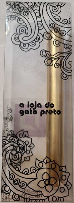 Par de Castiçais de vidro e velas douradas