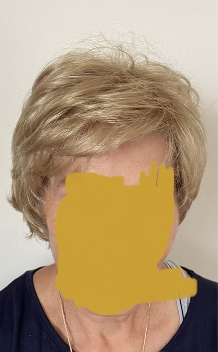 Peruka realistyczna / syntetyczna / dobrej jakości