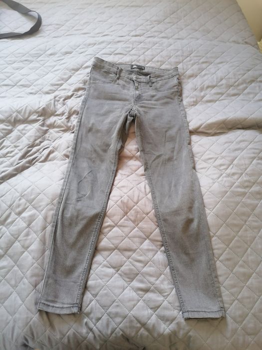 Szare jeansy roz 38
