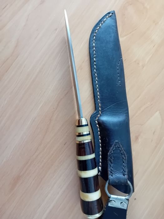 Faca de caça  vintage 
 Acompanha com bainha de couro.