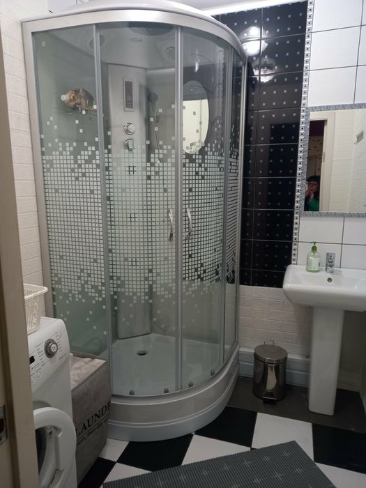 Сдам 2 ком  люкс Заречный посуточно,, Академия патрульной полиции