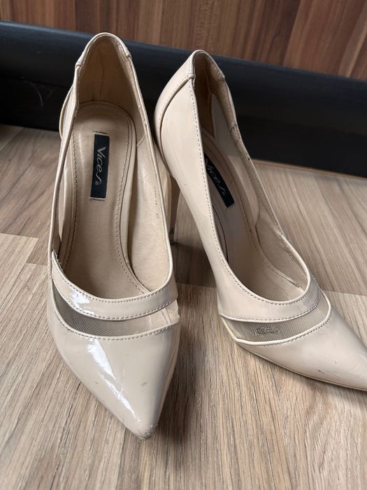 Szpilki, czółenka beżowe