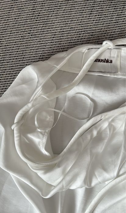 biała długa spódnica Nanushka