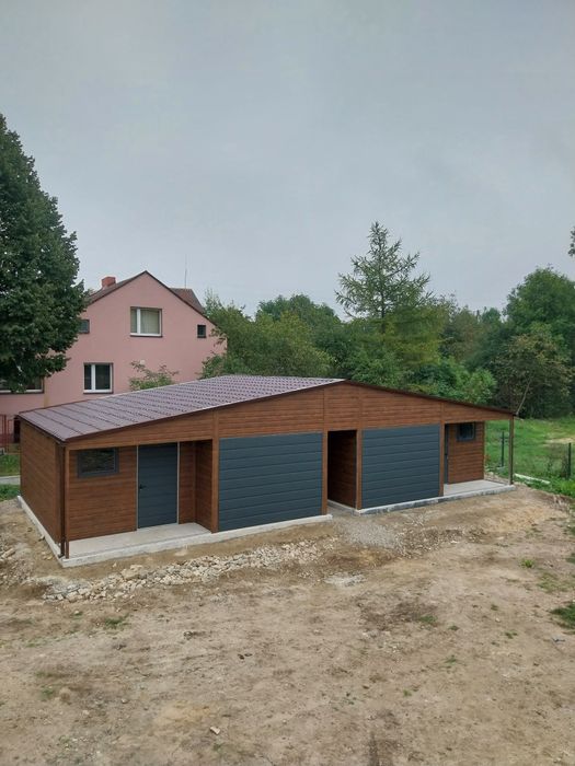Garaż blaszany blaszak drewnopodobny nowoczesny wygląd