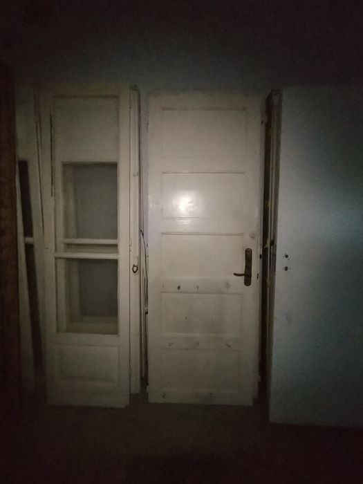 Portas de madeira maciça antigas