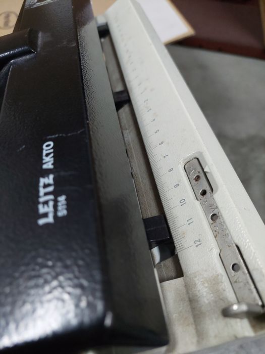 Furador Ajustável Heavy Duty Leitz AKTO .