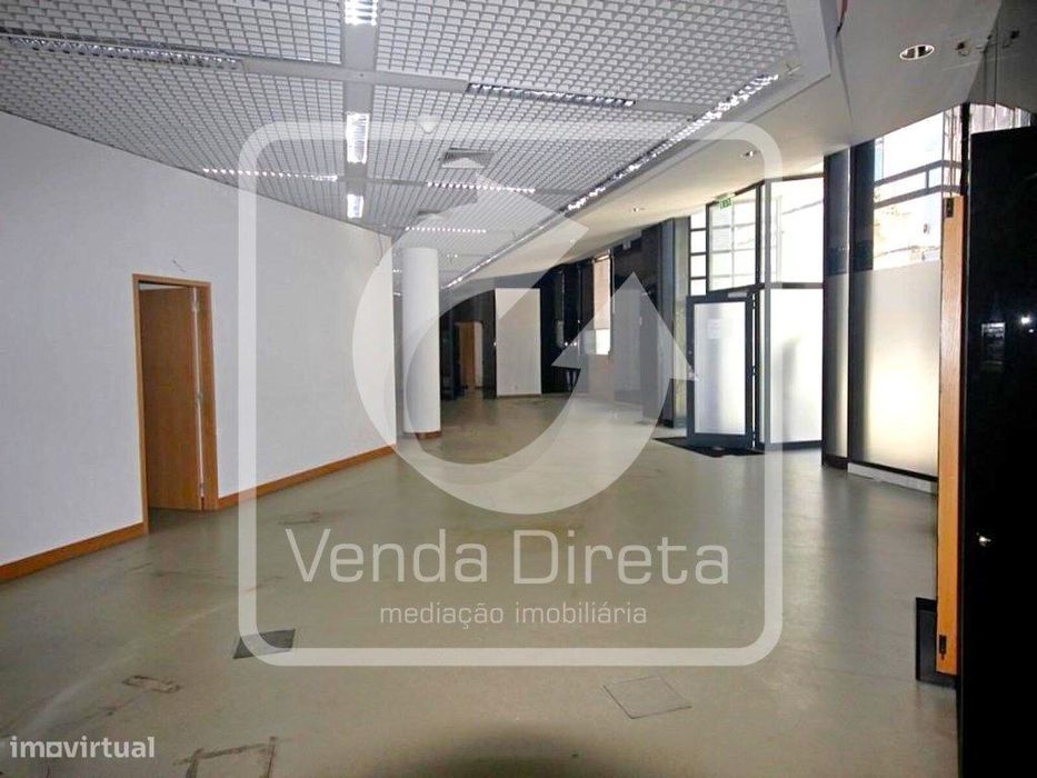Loja com 420 m² no Centro de Santarém. IMÓVEL DA BANCA.