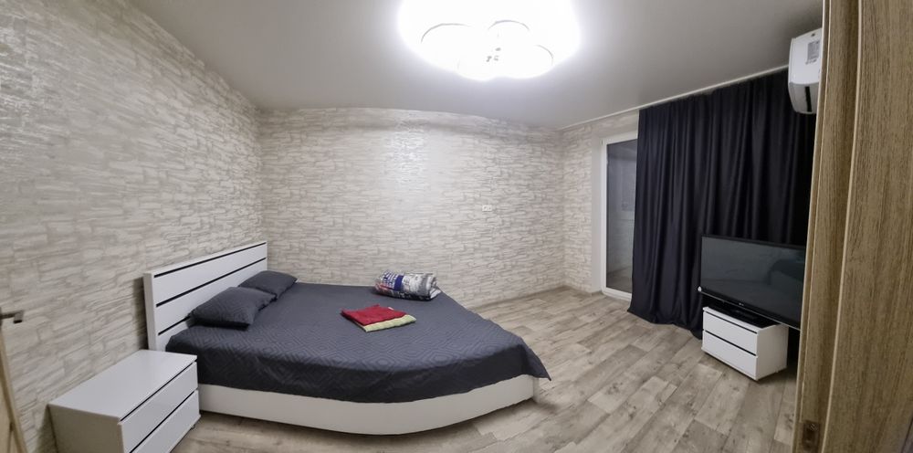 ЛЮКС! Посуточно и почасово Подобово м. Холодная гора, ЖД с балконом! Г