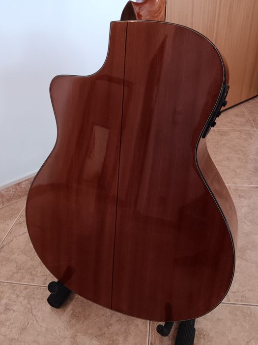 Guitarra Walden eletro-acústica