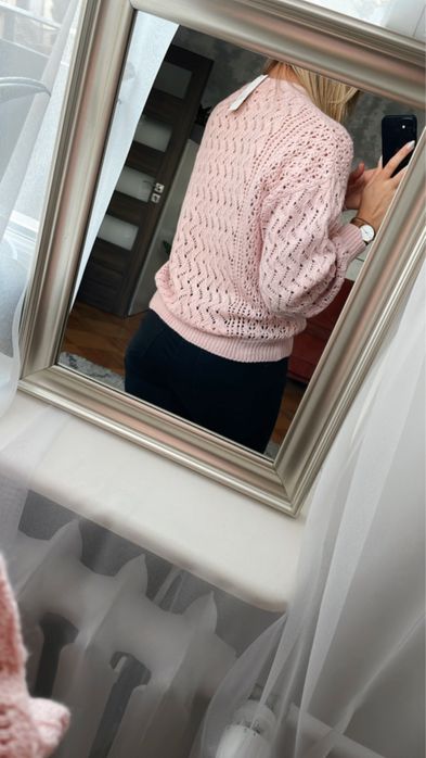 Pudrowy sweterek na guziki  Niwy nieużywany  Mega miłe materiał  Gorąc