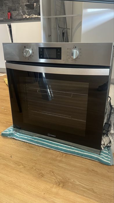 Forno Elétrico Embutido Indesit IFW 3844 H IX – 71L – Inox