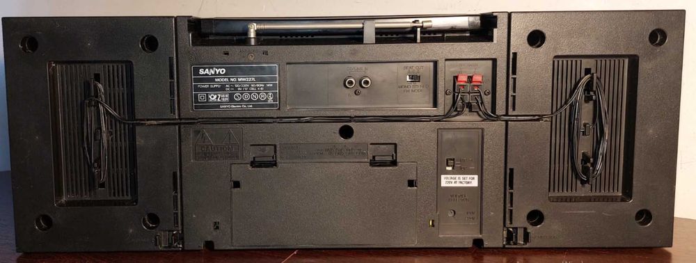 магнітолу Sanyo MW 227 L