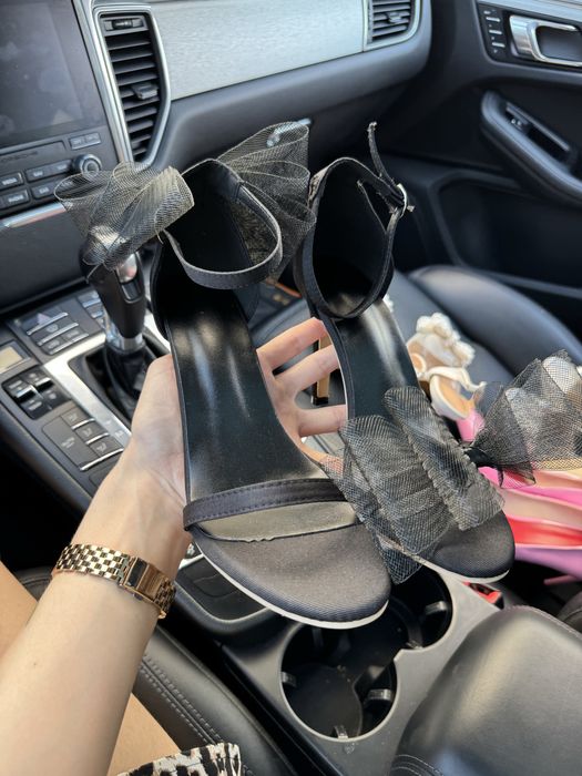 Святкові босоніжки з бантом