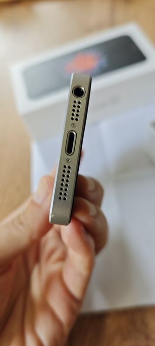 iPhone SE Space Grey 32GB