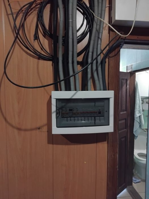Продам Будинок можно під любу діяльність або житло .Нова Водолага .Центральна Вулиця.
