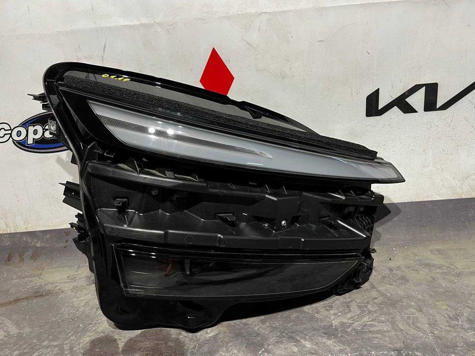 Фара права Tesla Model Y Juniper 2025 1918351-00-D оригінал