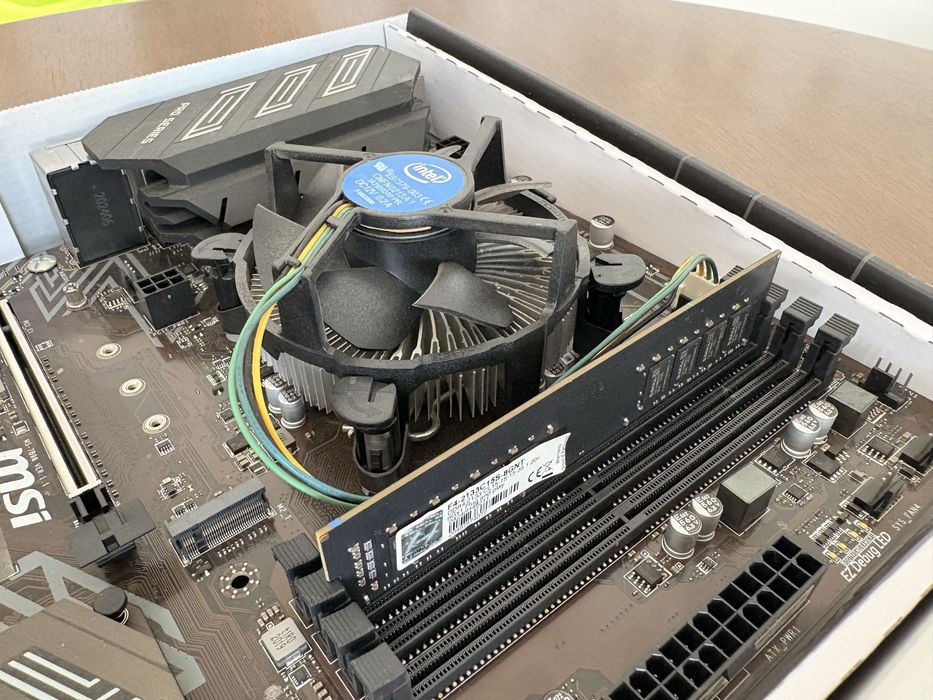Motherboard MSI Z390-A PRO com ram ddr4 e cpu intel incluído