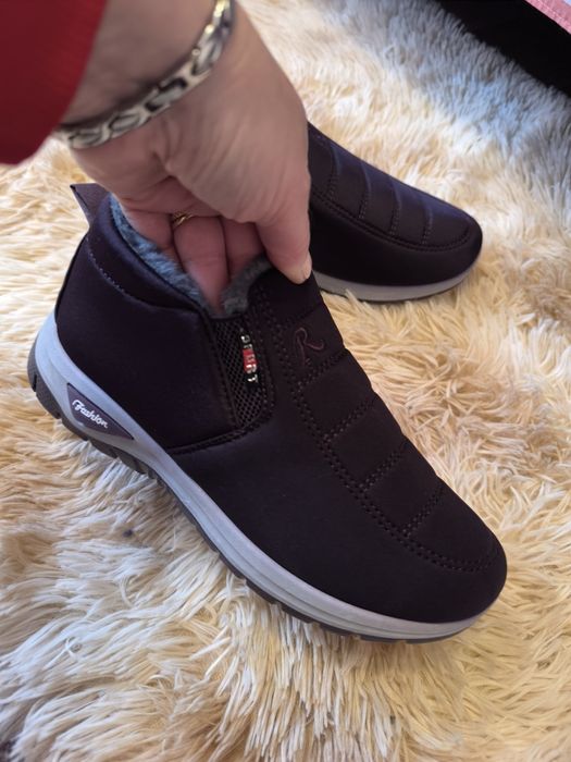 Жіночі короткі боти, різні моделі