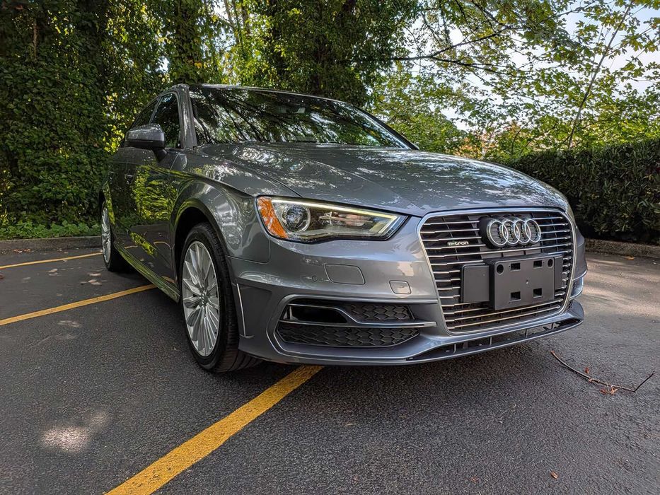 Audi A3 e-tron      2016