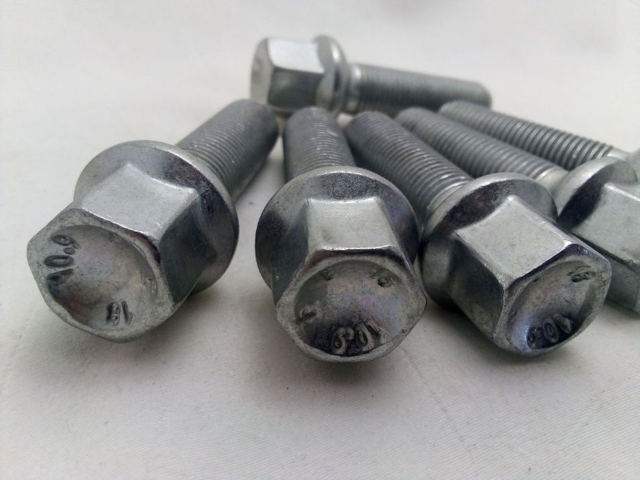 Болты колесные Германия.  Mercedes Vito под оригинальные диски