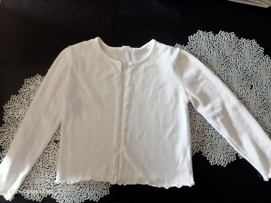 Biały sweterek sweter rozpinany 128