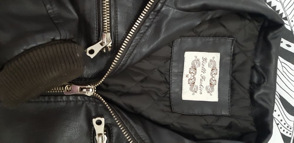 Nappa bomber jacket with zipper.