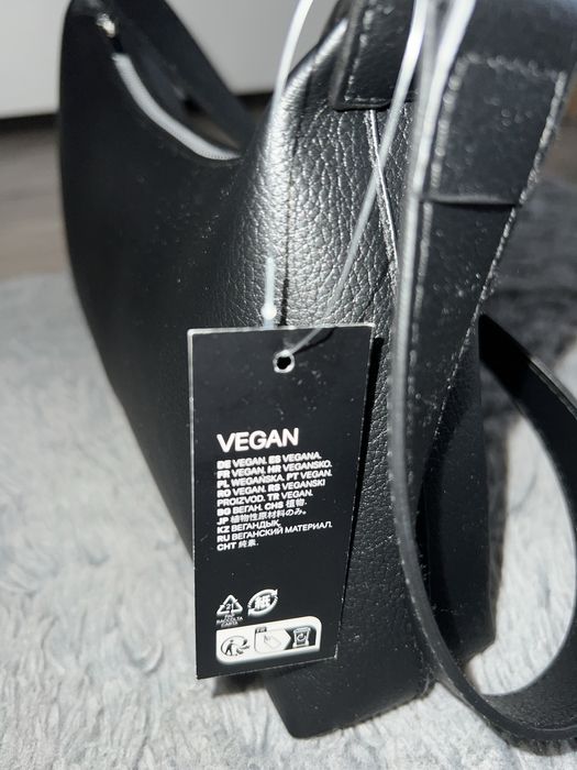 Czarna torebka na ramie