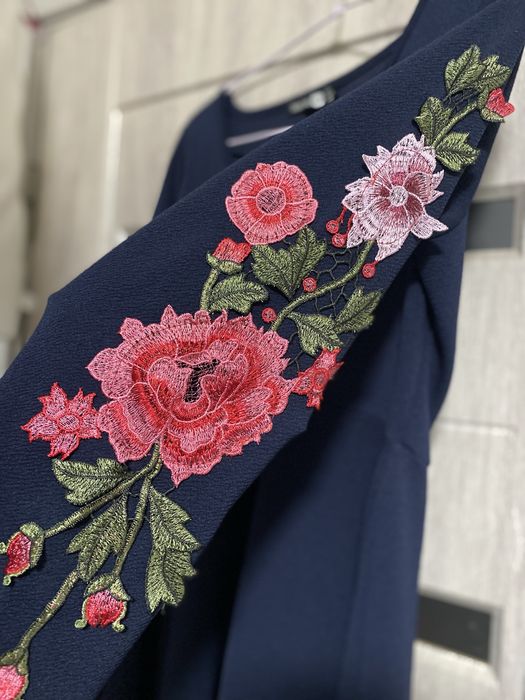 Темно-синя сукня  з нашивкою. Етно мотив